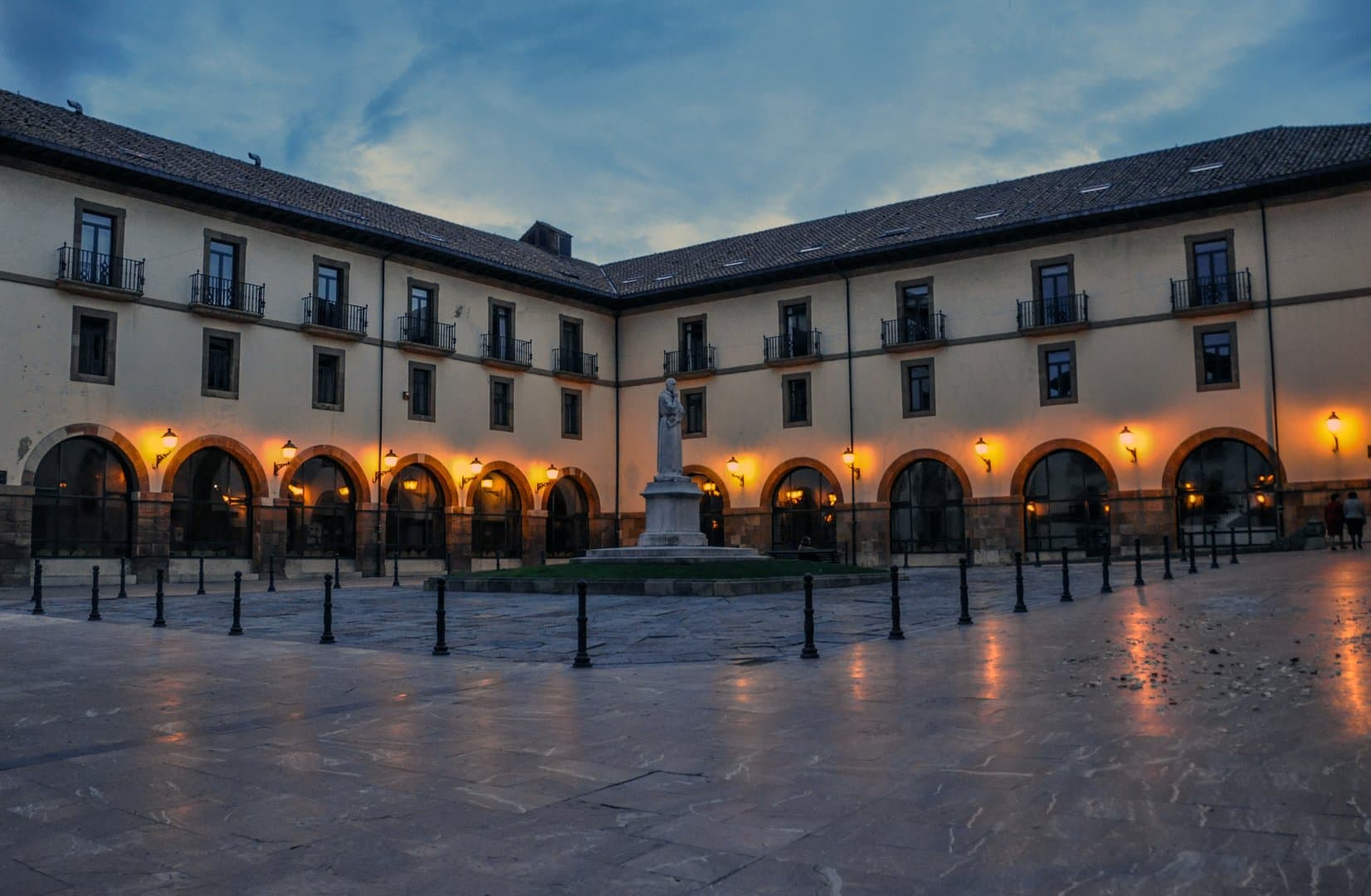 Free Mysteries & Legends Tour Oviedo5