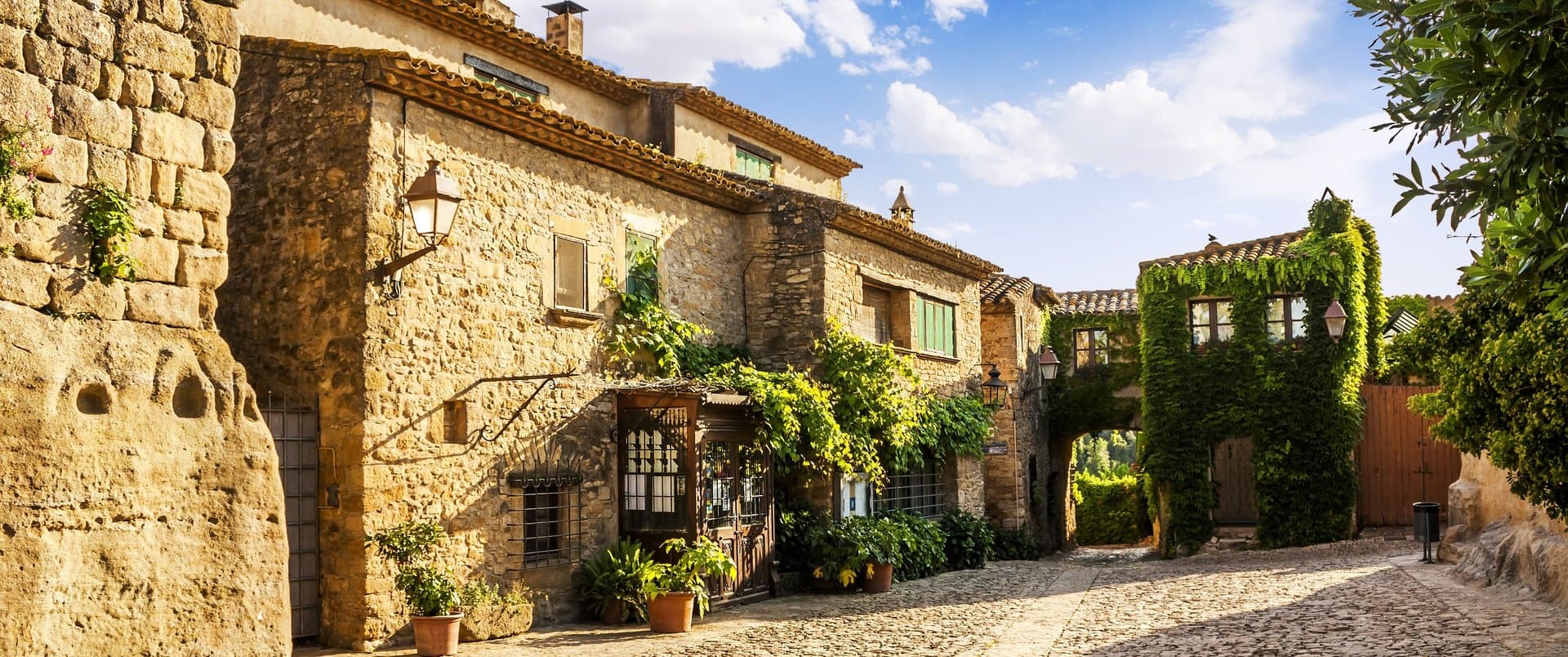 Essential Free Tour Peratallada Banner