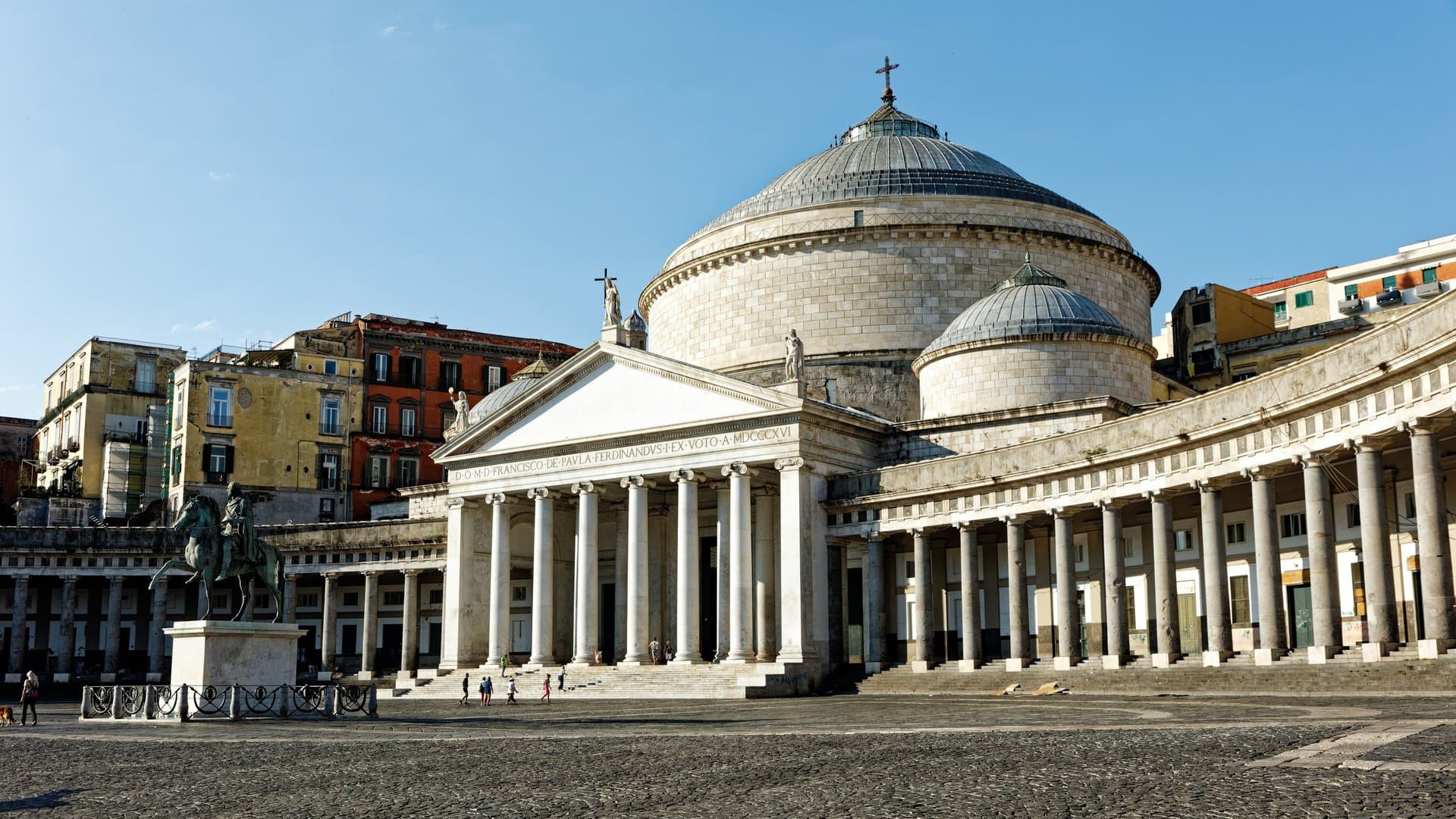 Free Viewpoints & Alleyways Tour Naples3