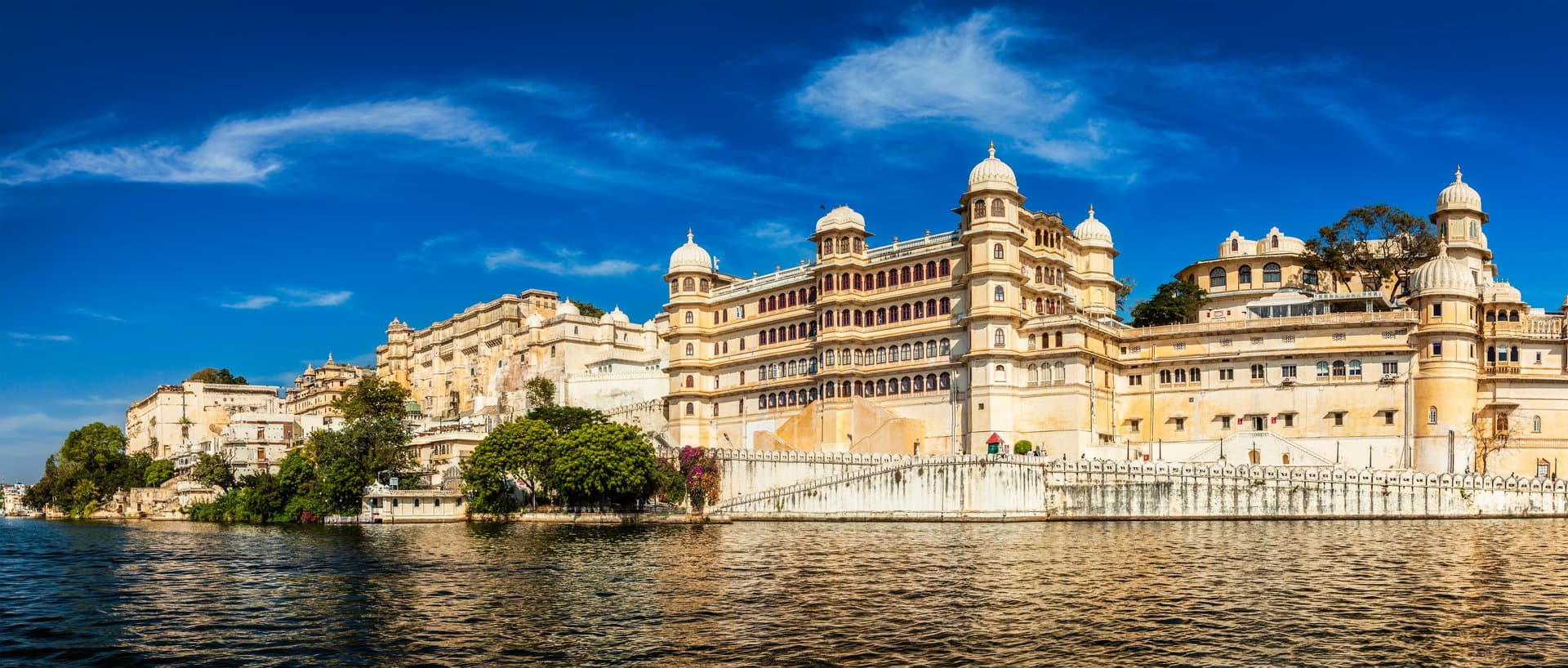 Essential Free Tour Udaipur Banner