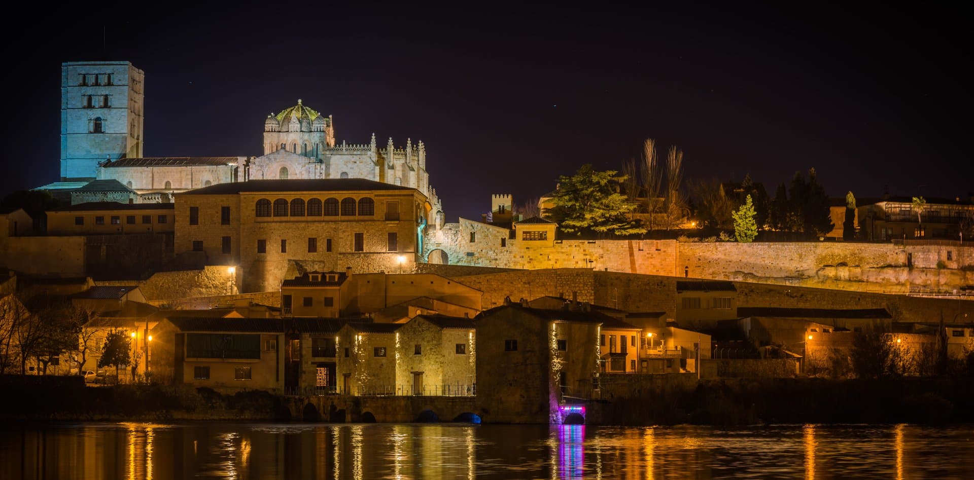 Free Mysteries & Legends Tour Zamora Banner