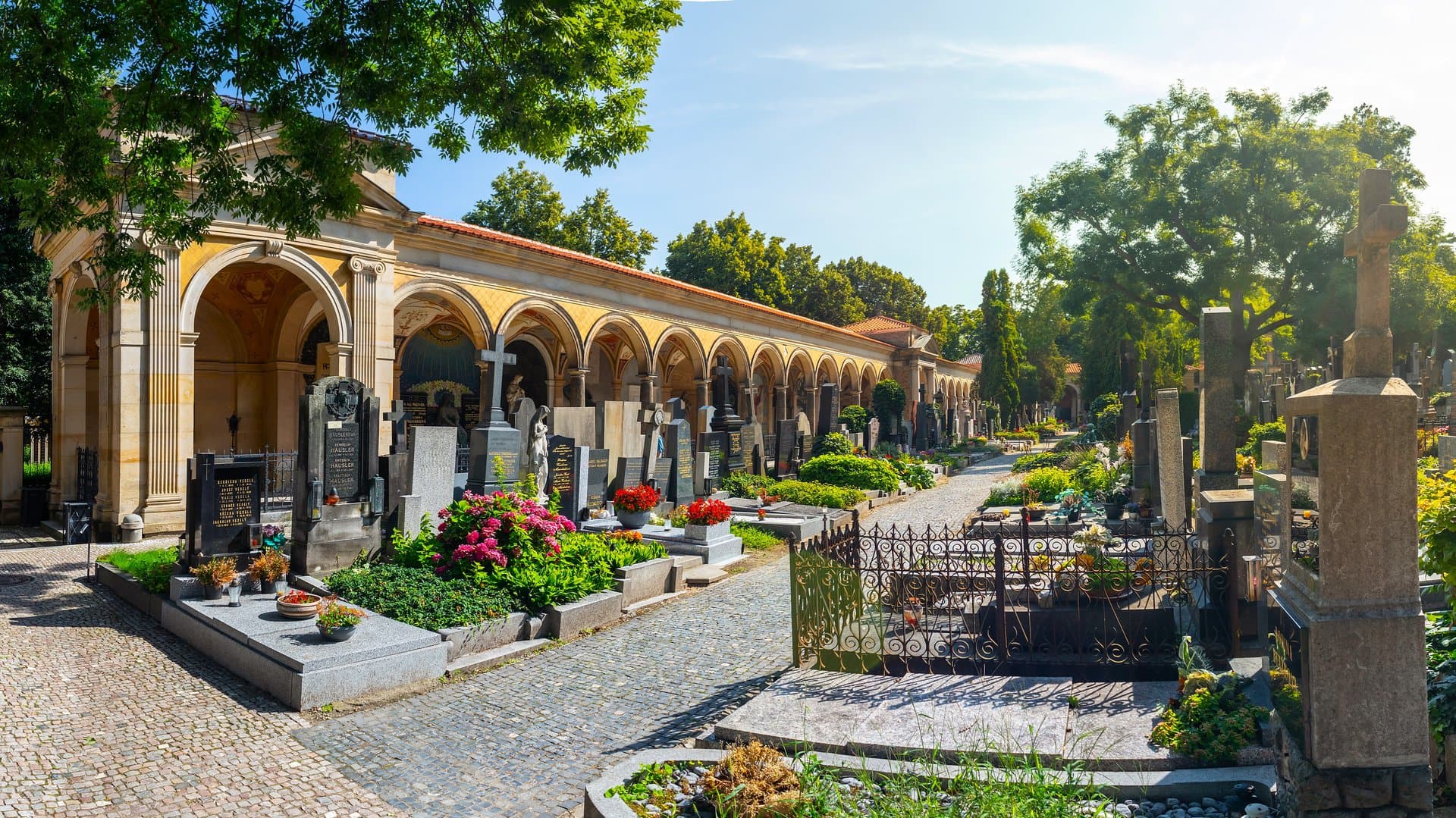 Free Vysehrad Tour Prague3