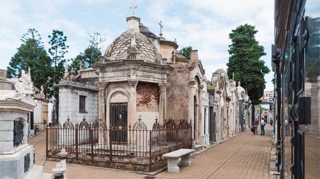 Free La Recoleta Cemetery Tour5