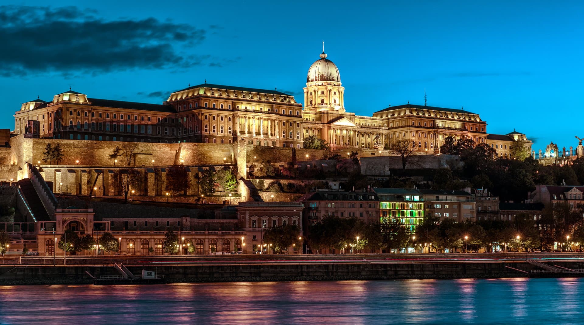 Free Buda by Night Tour Budapest Banner