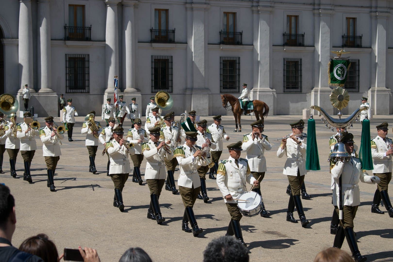 Free Changing of the Guard Tour Santiago3
